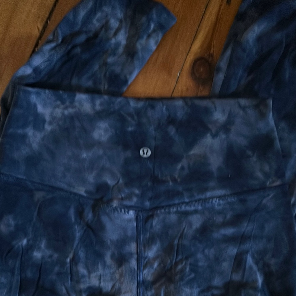 Lululemon Blue Tie-Dye Leggings 25”